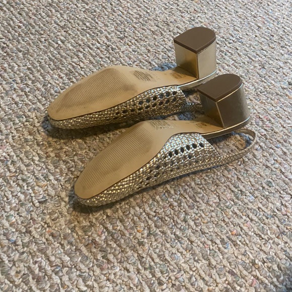 J. Crew gold synthetic woven sandal size 8 in original box. - Picture 2 of 9